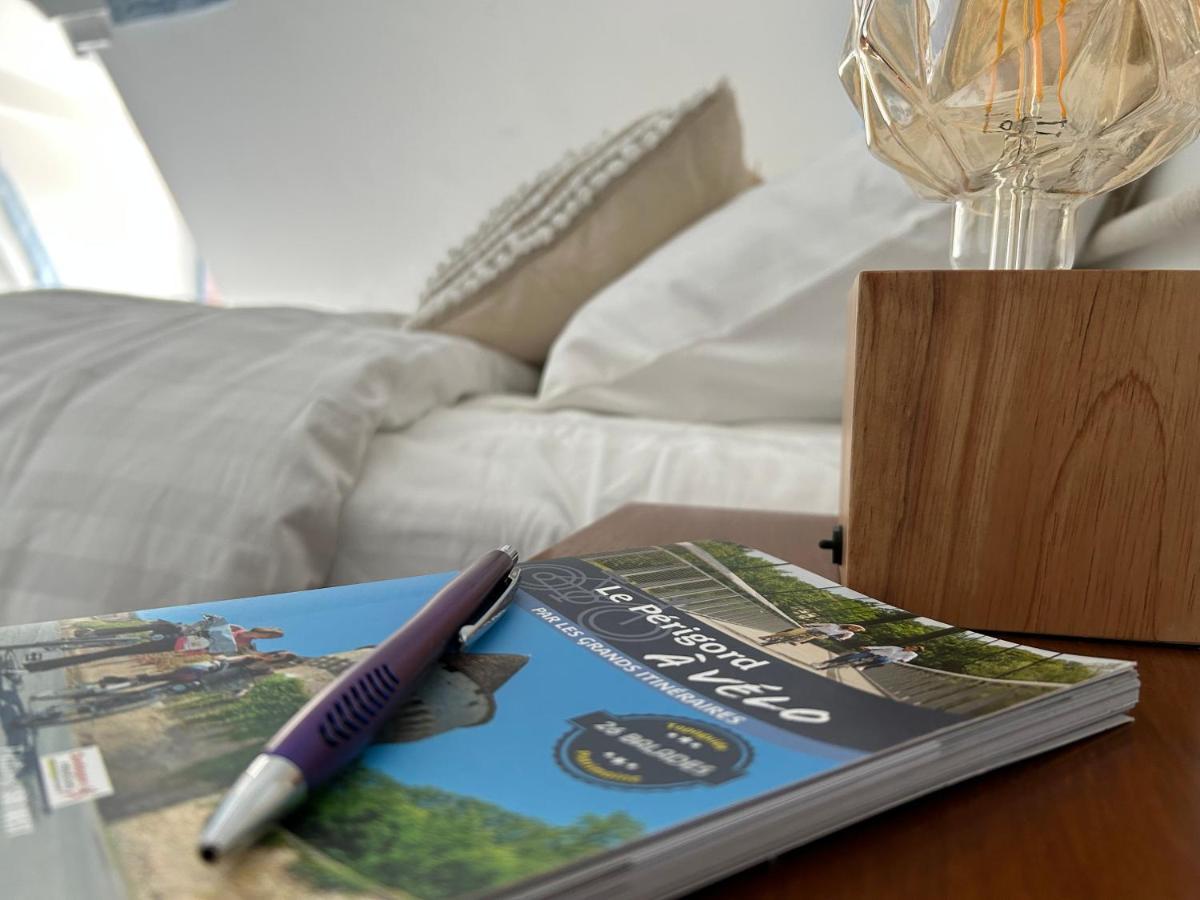 Demeure Du Vallon - Chambres D'Hotes De Charme Azerat Εξωτερικό φωτογραφία