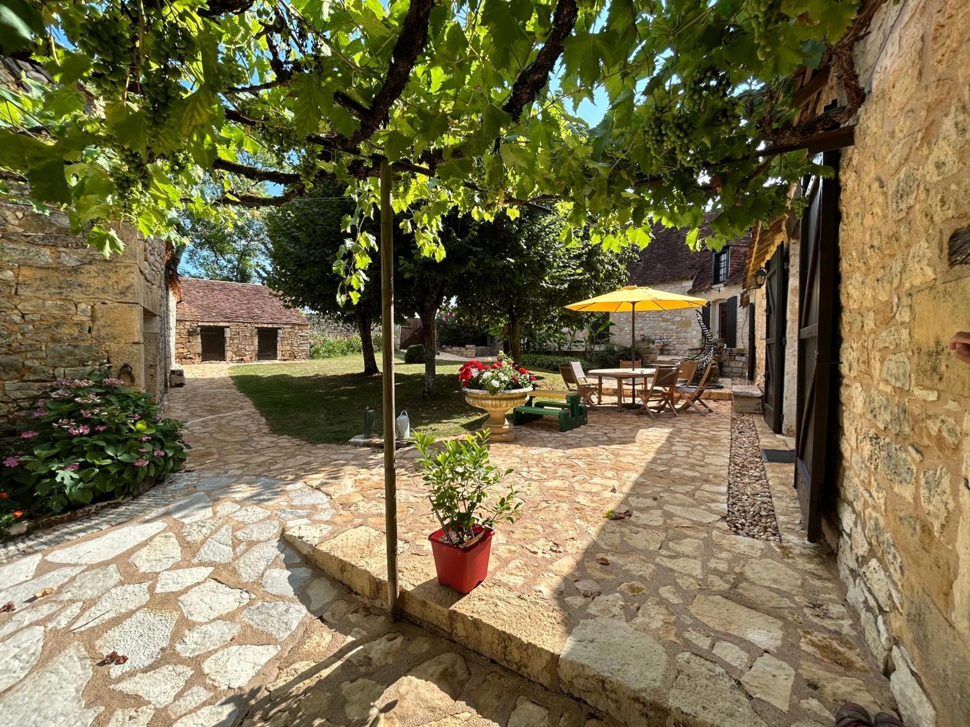 Demeure Du Vallon - Chambres D'Hotes De Charme Azerat Εξωτερικό φωτογραφία
