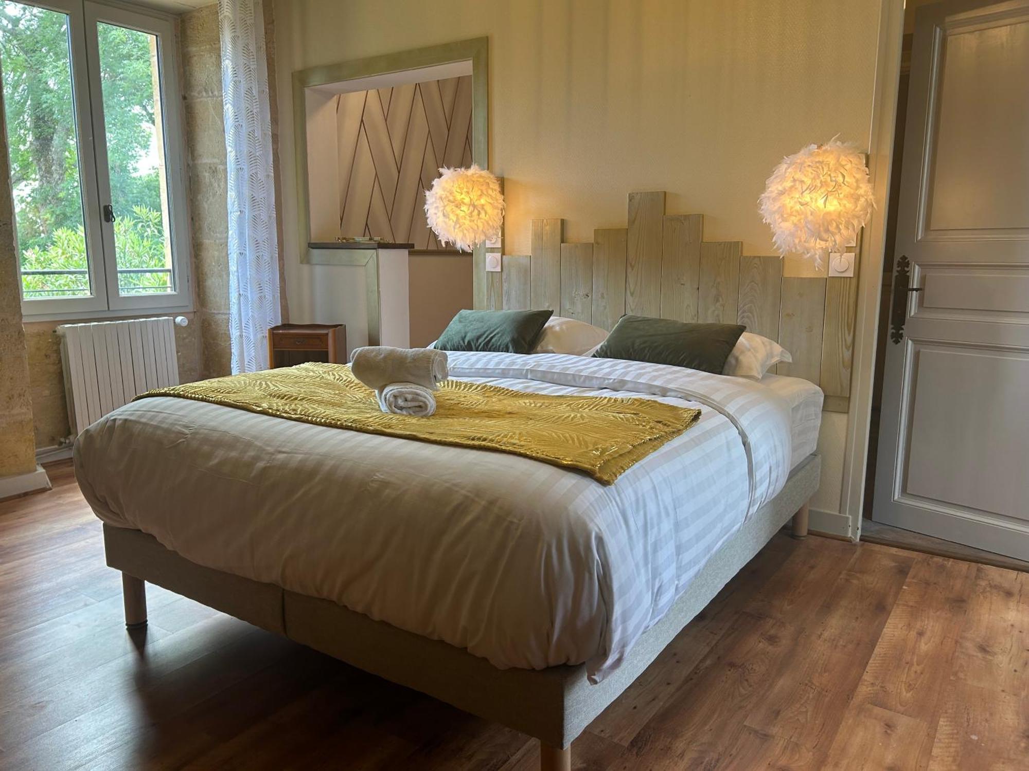Demeure Du Vallon - Chambres D'Hotes De Charme Azerat Εξωτερικό φωτογραφία