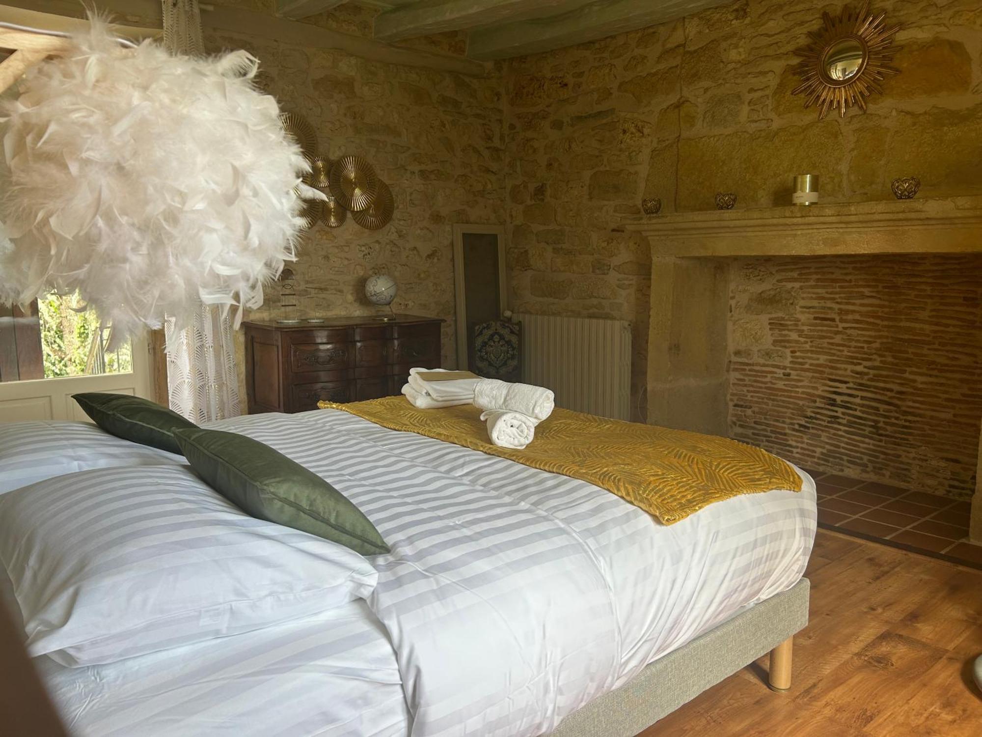 Demeure Du Vallon - Chambres D'Hotes De Charme Azerat Εξωτερικό φωτογραφία